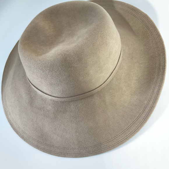 Betmar New York 100% Wool Tan Round Large Rim Cowgirl Hat w/Soft Top & Tie Band - Picture 12 of 15